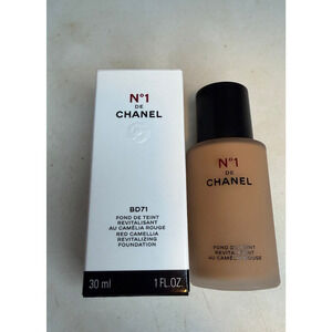 Chanel #1 De Chanel Red Camellia Revitalizing Foundation #BD71
